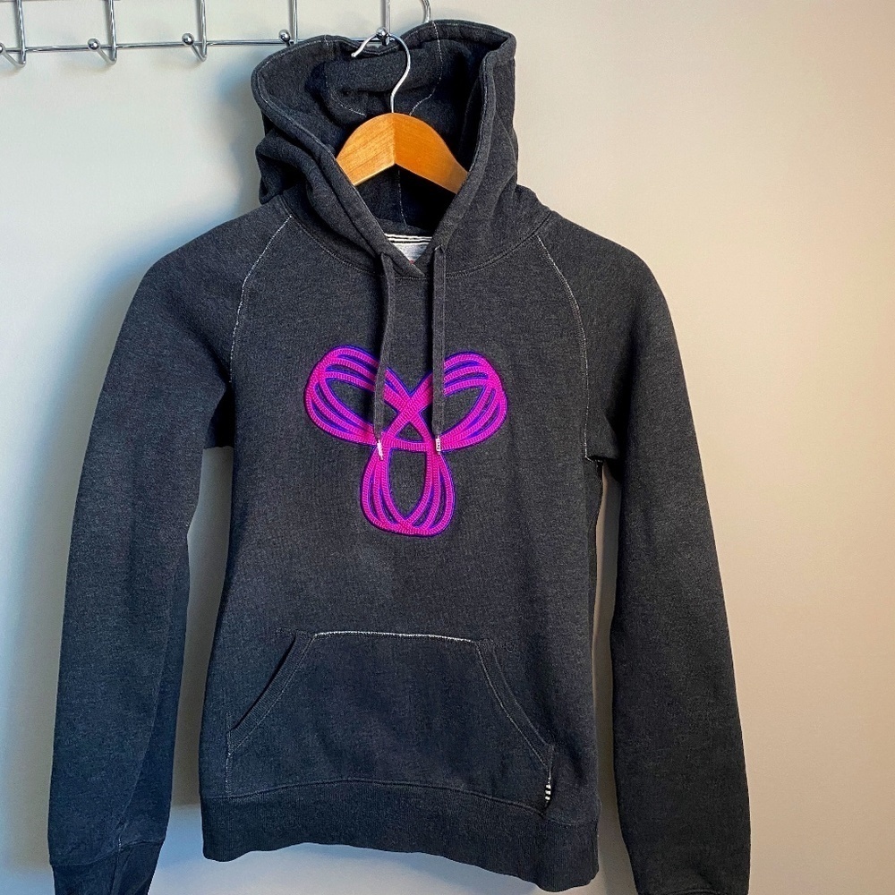 TNA Sportswear Women's Gray Pullover Logo Hoodie Size Small‎